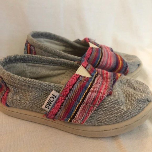 NEW Toms Toddler Classic Canvas Slip On Shoes - Picture 2 of 3